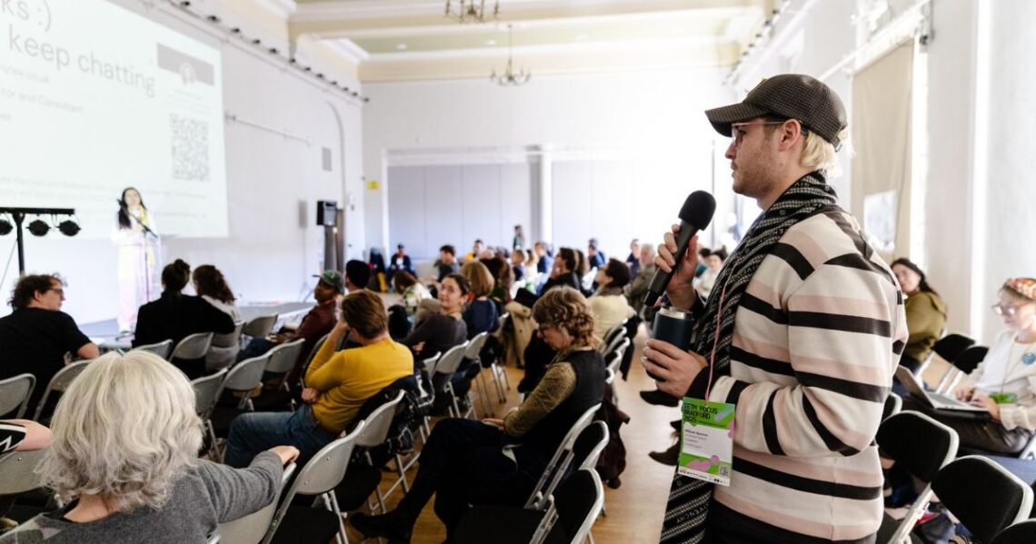 Will standing talking from a conference audience